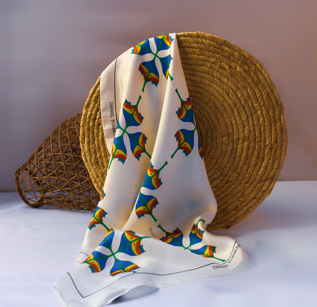 Luzzu Scarf Cross